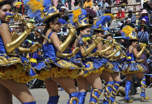 Llega el carnaval al Mundo
