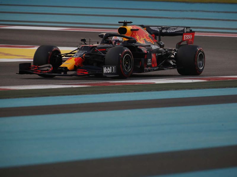 Verstappen consigue la ‘pole’; ‘Checo’ saldrá último