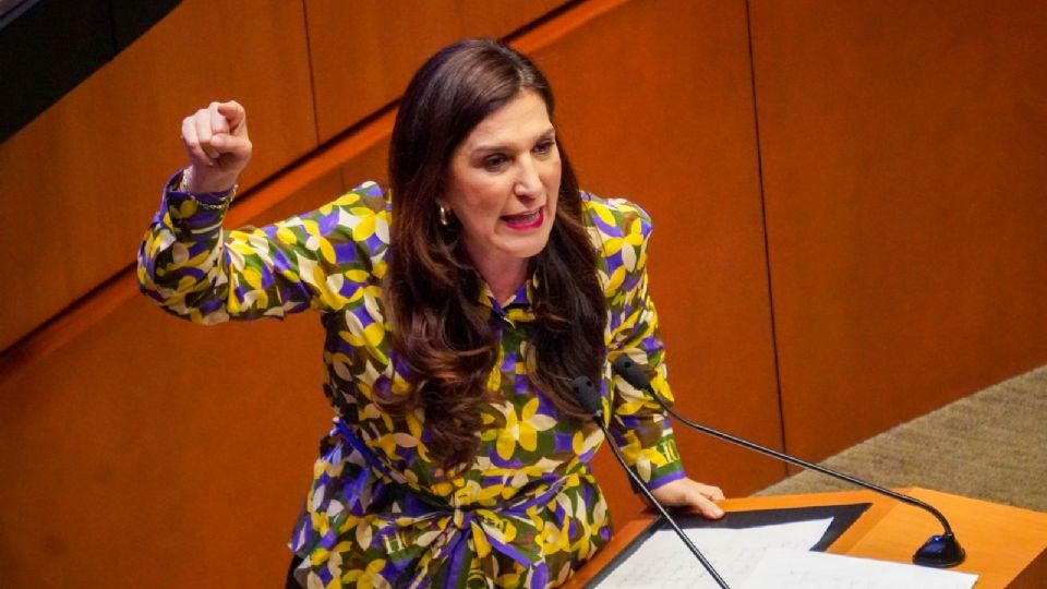 Kenia López Rabadán declina por Santiago Taboada